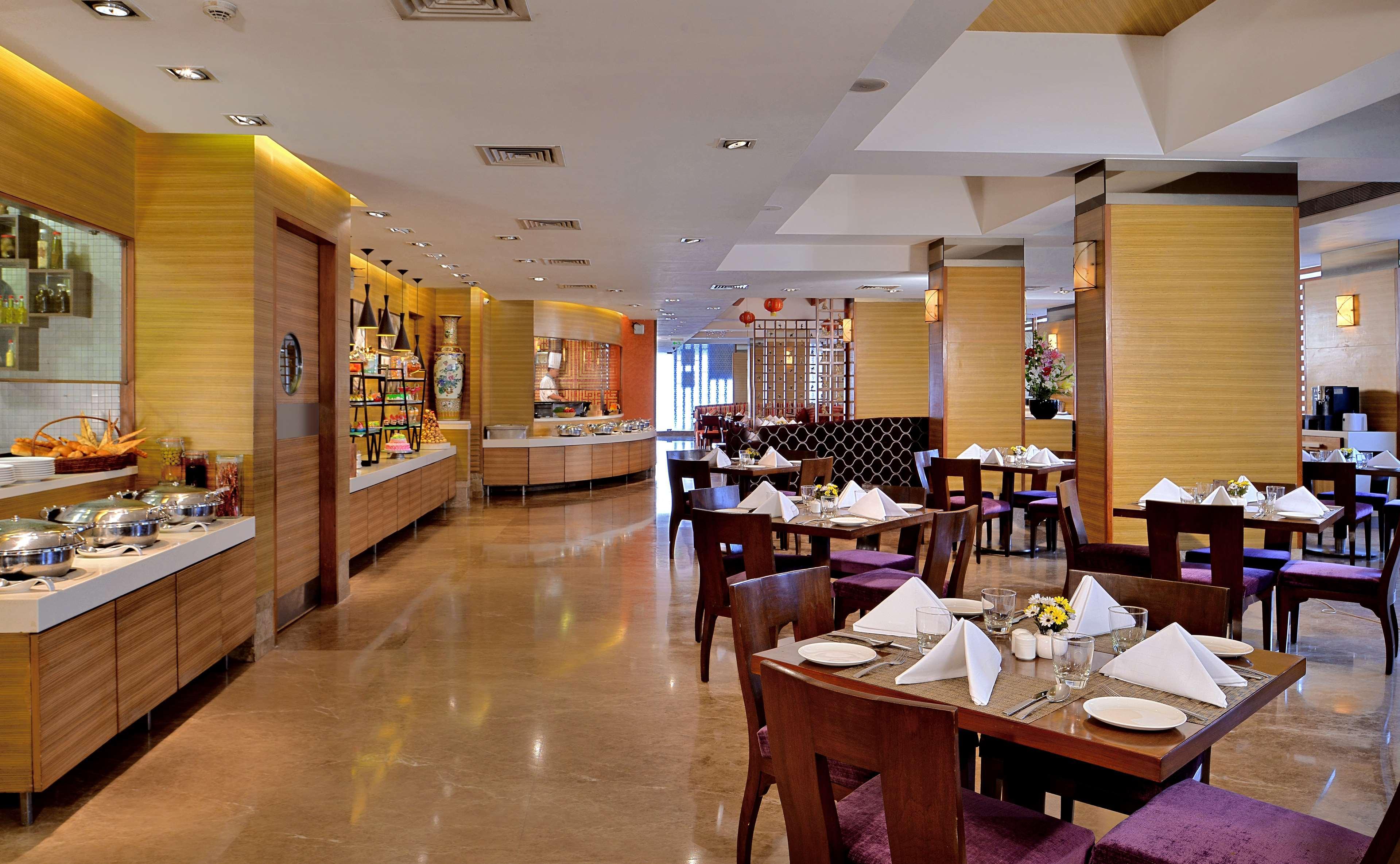 Radisson Mumbai Goregaon Bombaim Exterior foto