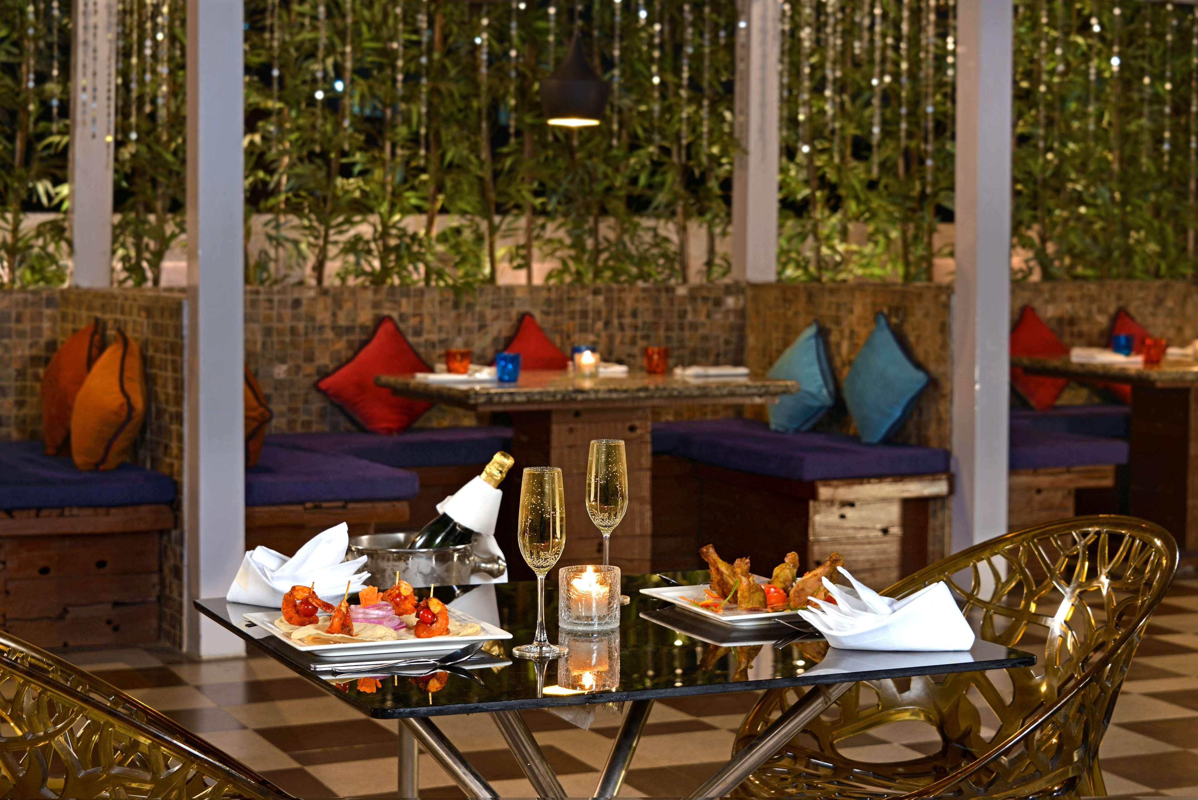 Radisson Mumbai Goregaon Bombaim Exterior foto