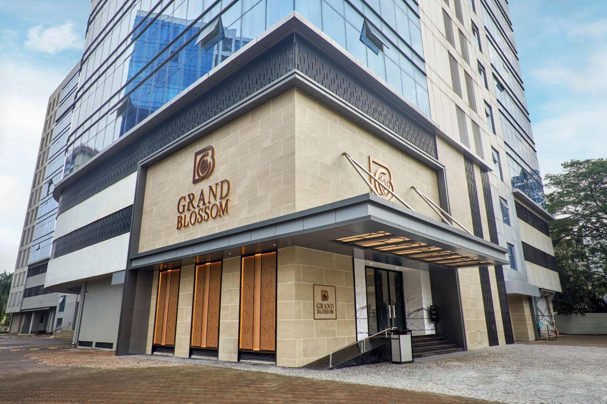 Radisson Mumbai Goregaon Bombaim Exterior foto