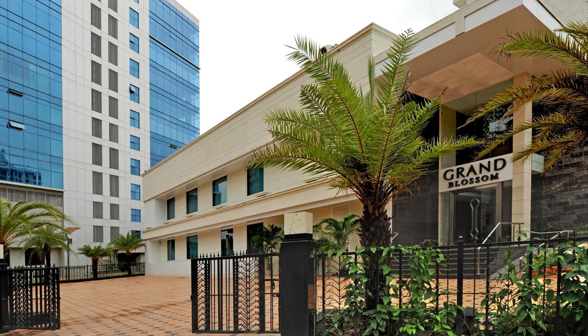 Radisson Mumbai Goregaon Bombaim Exterior foto