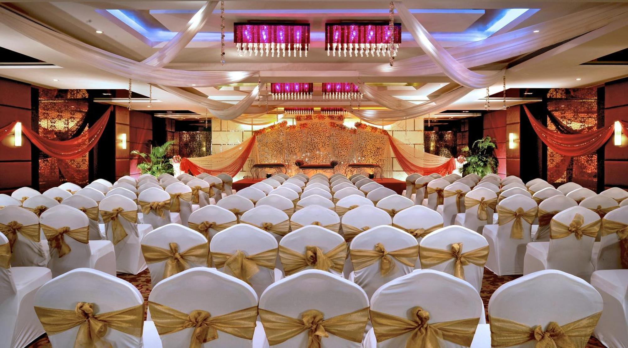 Radisson Mumbai Goregaon Bombaim Exterior foto